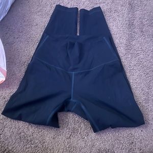 lululemon navy blue leggings 25” size 4
